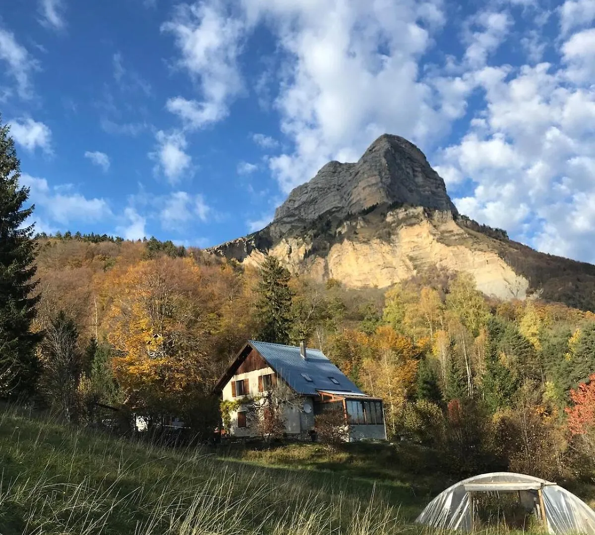 Holiday home Maison D'Exception Avec Etang Prive En Chartreuse Saint-Pancrasse